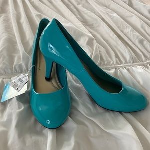 NWT - Predictions Comfort Plus - Sz 8